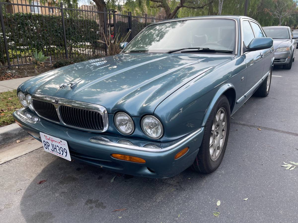 Jaguar XJ8 sold on Craigslist